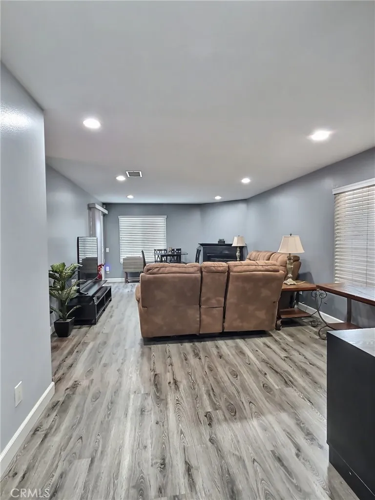 16240 Hunsaker, Paramount, California 90723 home-pic-8